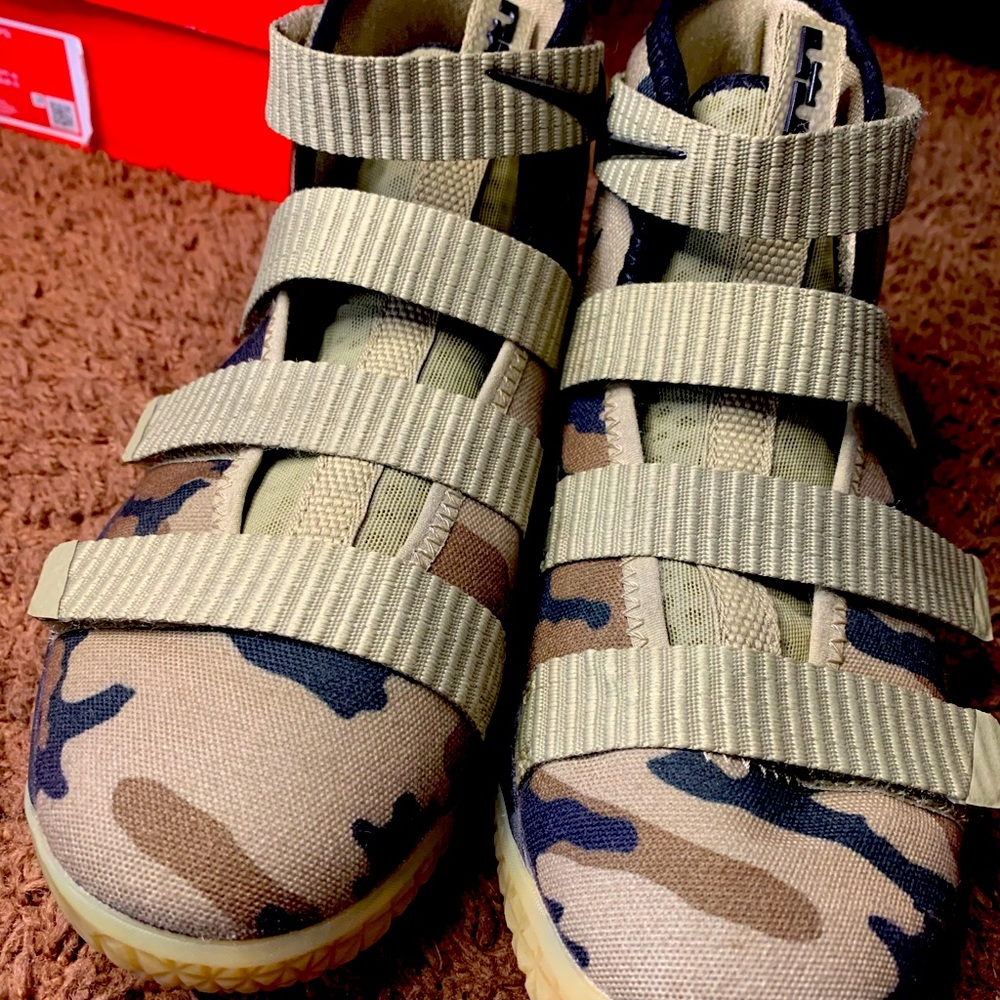 Nike Lebron Soldier XI Camo